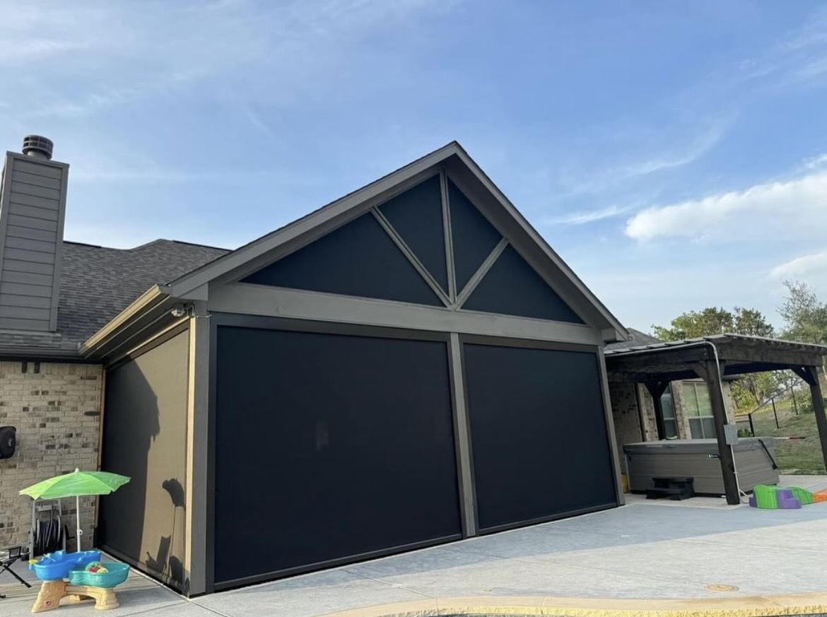 Large DFW home with multiple motorized screen bays
