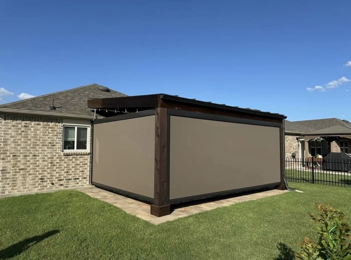 Covered porch fitted with motorized patio screens